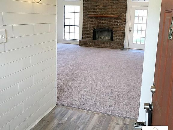 4th image of 412 Adelaide Dr