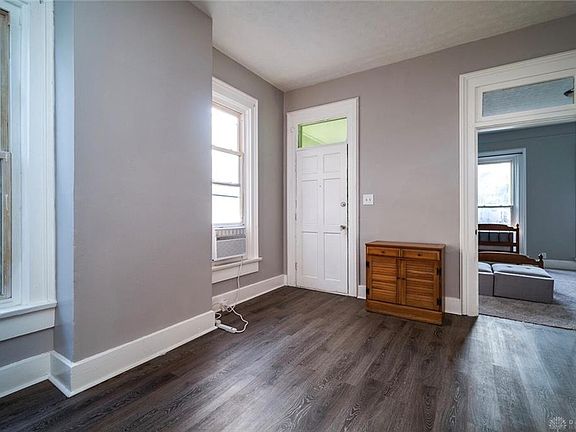 4th image of 325 Wyoming St