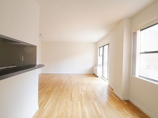 4th image of 225 E 85th St APT 501