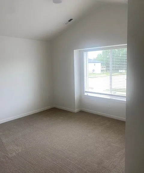 12 Huntington Dr — Photo 5