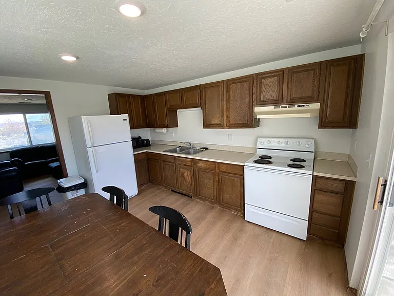 332 S 200 W — Photo 6