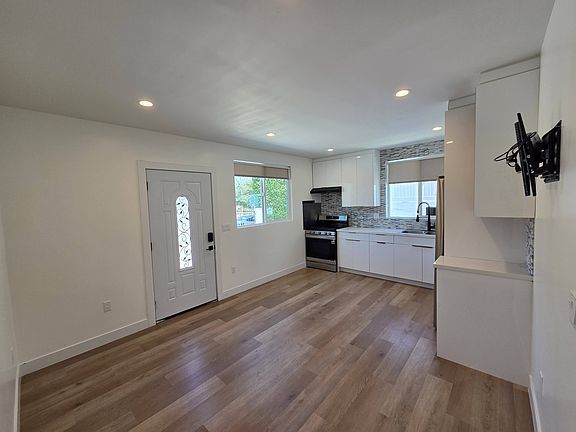 5th image of 14929 Titus St #A