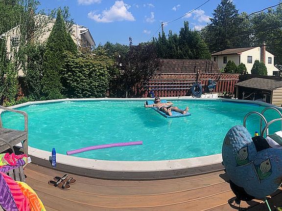 15 x 24 ft pool w/ SunDeck
