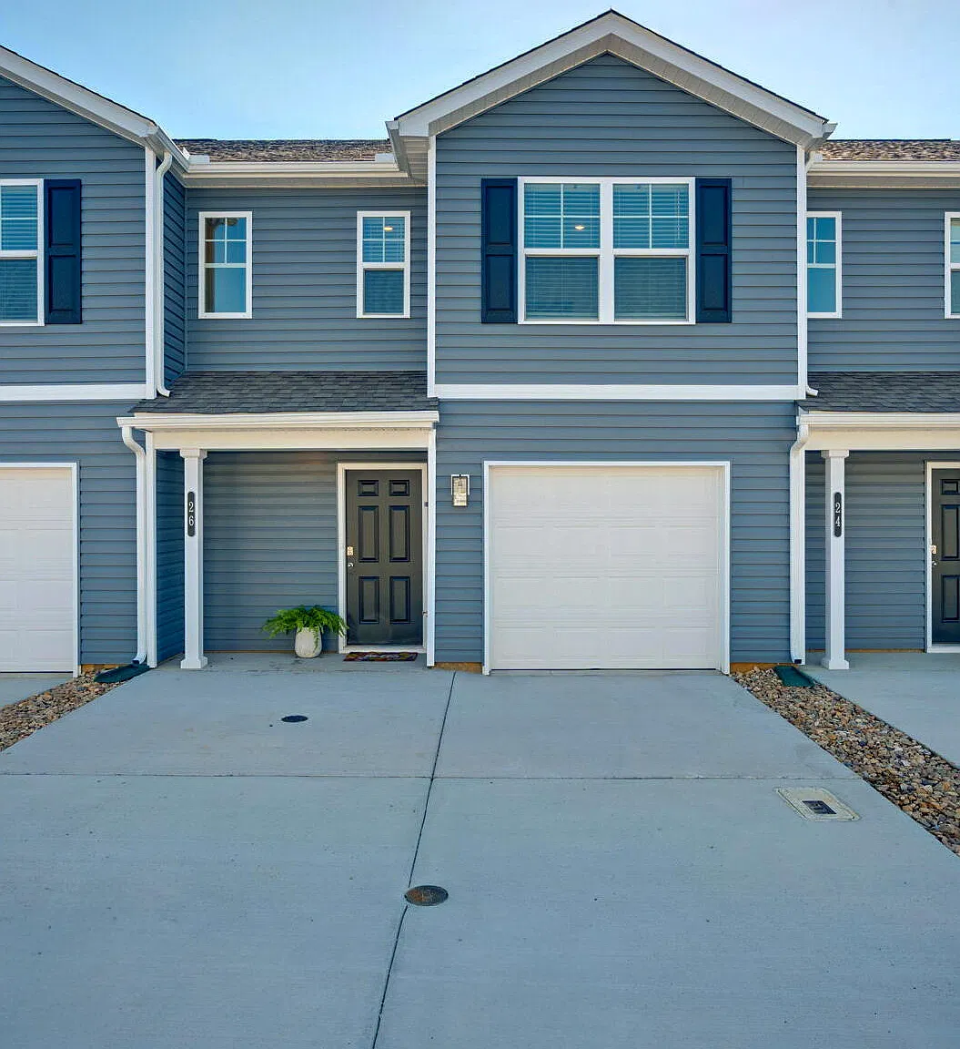 3 bed, 2.5 bath, 1381 sqft, $1,830 — Photo 1