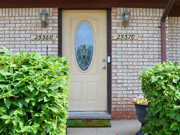 25370 Quarter Deck St, Harrison Twp, MI 48045
