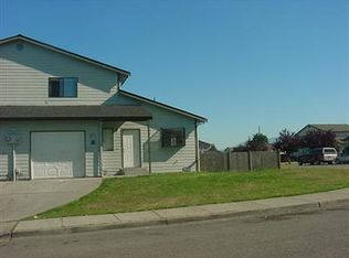 825 S 22nd Pl #B, Mount Vernon, WA 98274