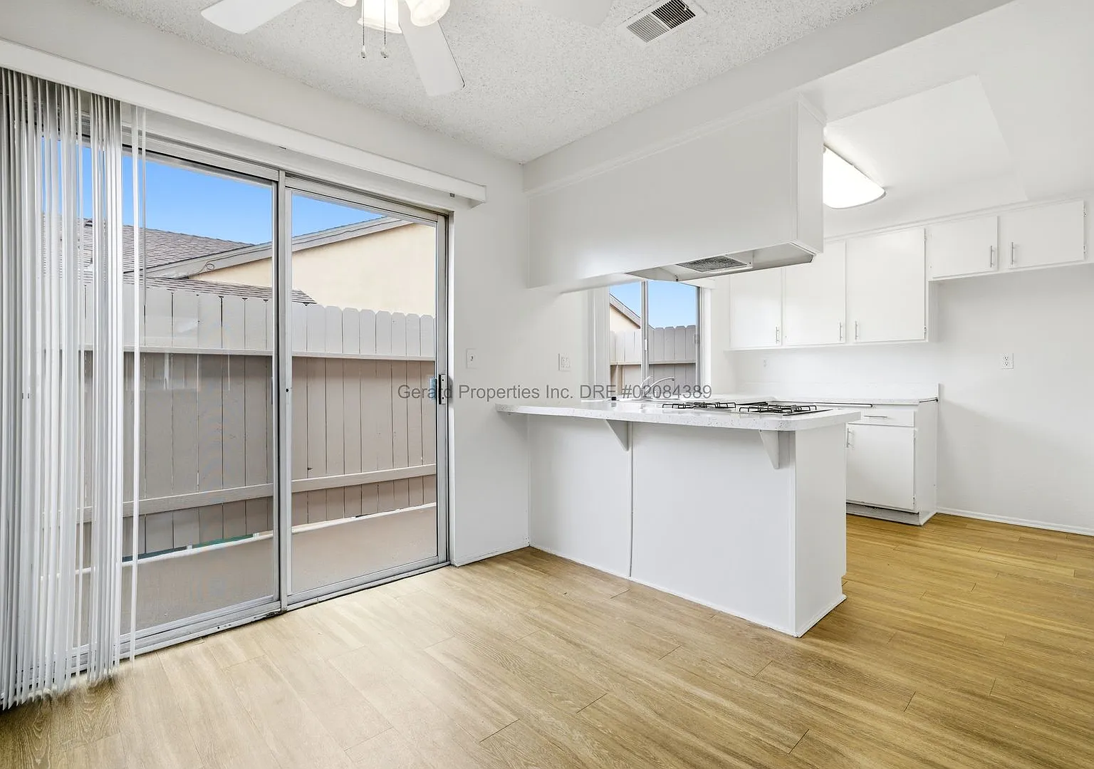 Spacious, Great Location, Balcony, Private Garage — Photo 1