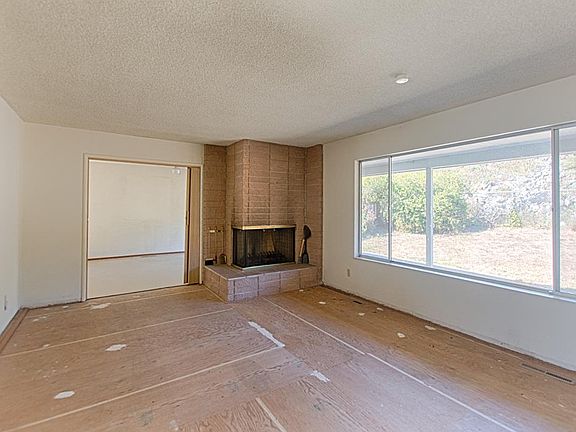 5th image of 118 Iowa Dr
