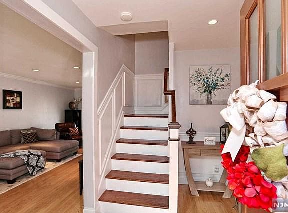 2nd image of 383 Leonard Dr