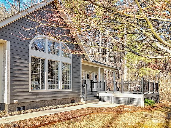 3rd image of 166 Amaroo Rdg #5-6