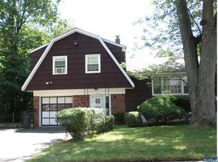 204 Van Buskirk Rd, Teaneck, NJ 07666