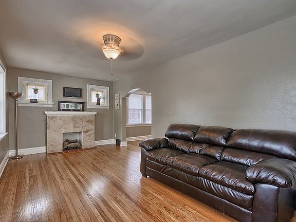 3rd image of 3841 Bingham Ave