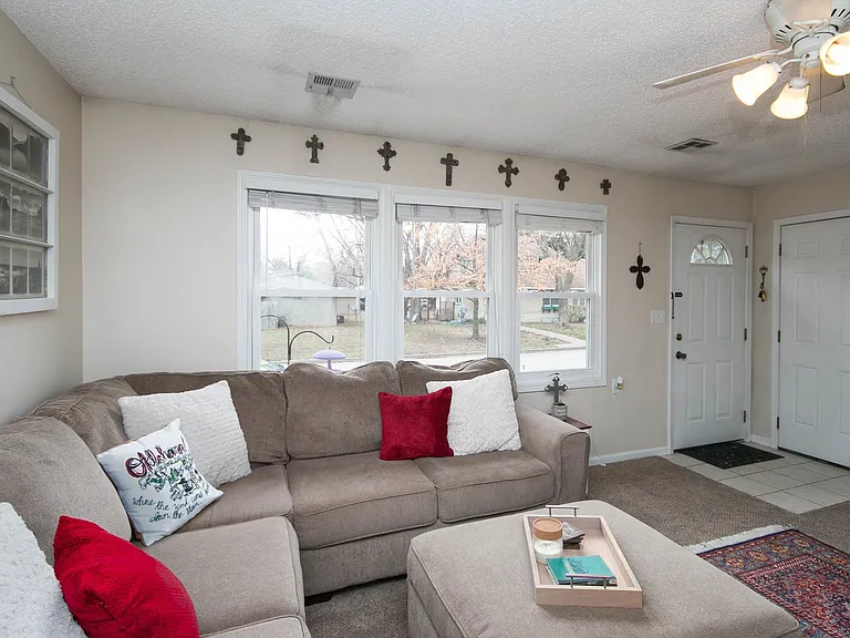 430 Vattier St — Photo 5