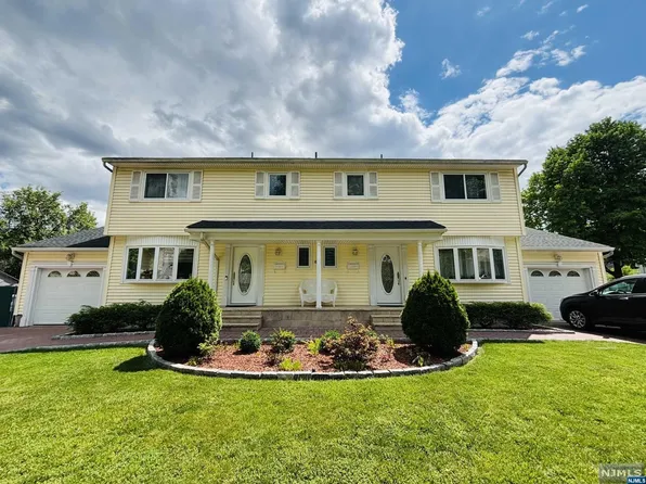60 Primrose Ln, Paramus, NJ 07652