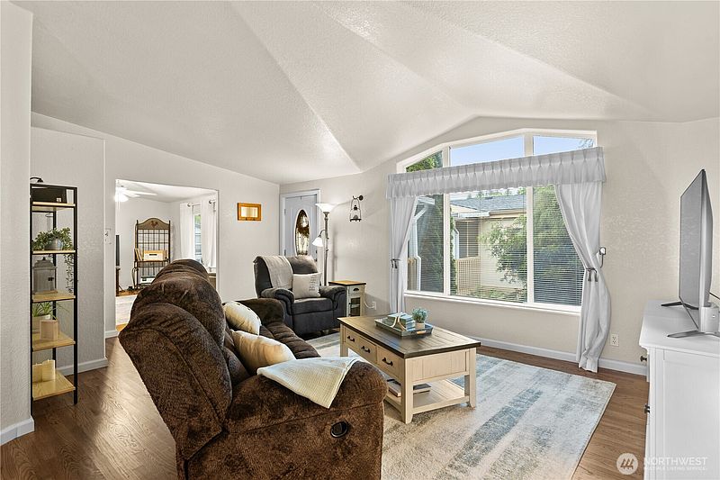 5th image of 14727 43rd Avenue NE #6