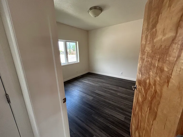 900 Avalon Ave — Photo 7