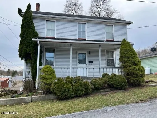 36 W 8th St, Everett, PA 15537