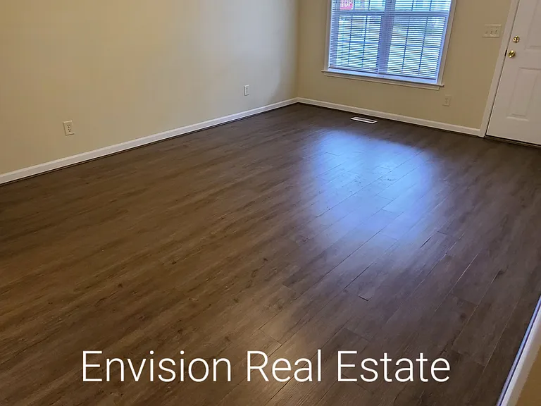 702 Smith St — Photo 6