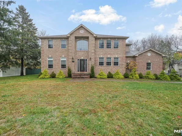 277 Airmont Ave, Mahwah, NJ 07430