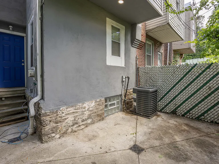 574 E Herman St — Photo 18