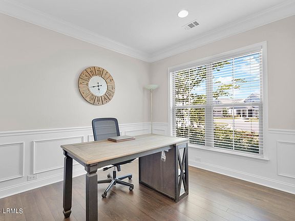 5th image of 574 Canterbury Court