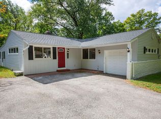 204 Hazelwood Dr, Chagrin Falls, OH 44022