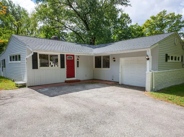 204 Hazelwood Dr, Chagrin Falls, OH 44022