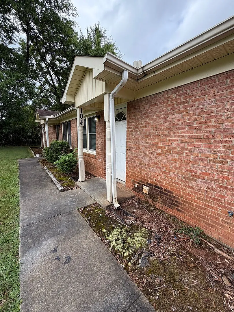 Move-in Special! 1/2 Off First Month! Newly Renovated Unit | 2 BR/1BA | Chandler Estates in Rock ... — Photo 1