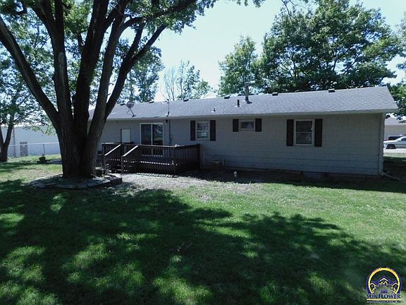 3rd image of 104 Dakota Ave