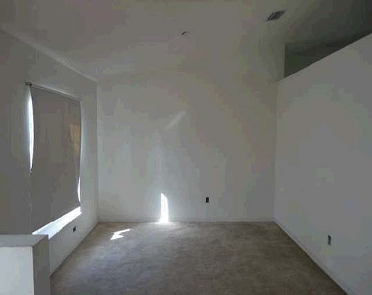 4th image of 2079 SE Mantua St