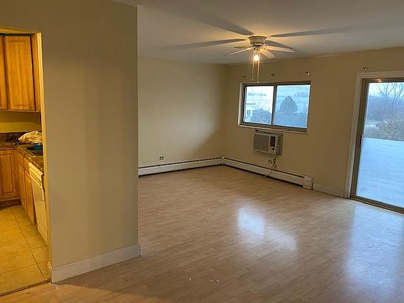 4th image of 703 E Fullerton Ave
