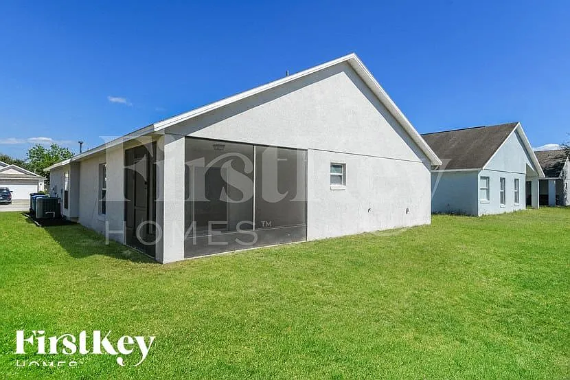 3 bed, 2.0 bath, 1412 sqft, $2,150 — Photo 2