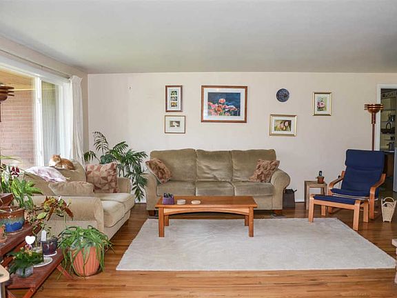 3rd image of 2326 W Garland Ave