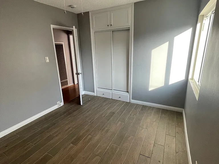 2513 N Termino Ave — Photo 14