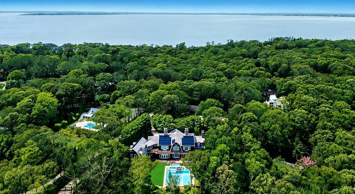 Elegant Sag Harbor Retreat Private Oasis with Pool — Photo 4