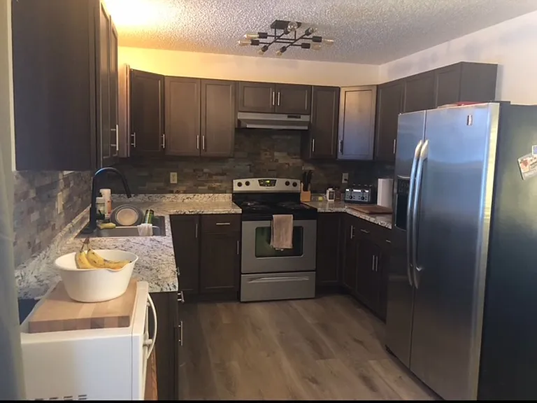 1004 Joyce Dr — Photo 2