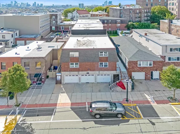 161 18th Street image 2 of 28