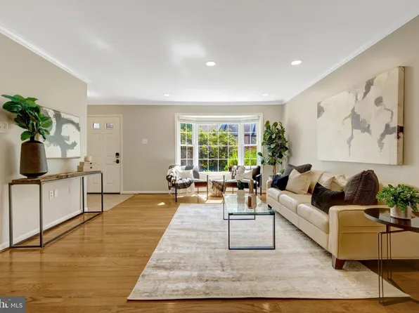 11992 Sentinel Point Ct, Reston, VA 20191