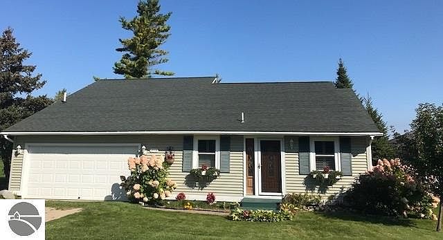 1st image of 203 Lake St