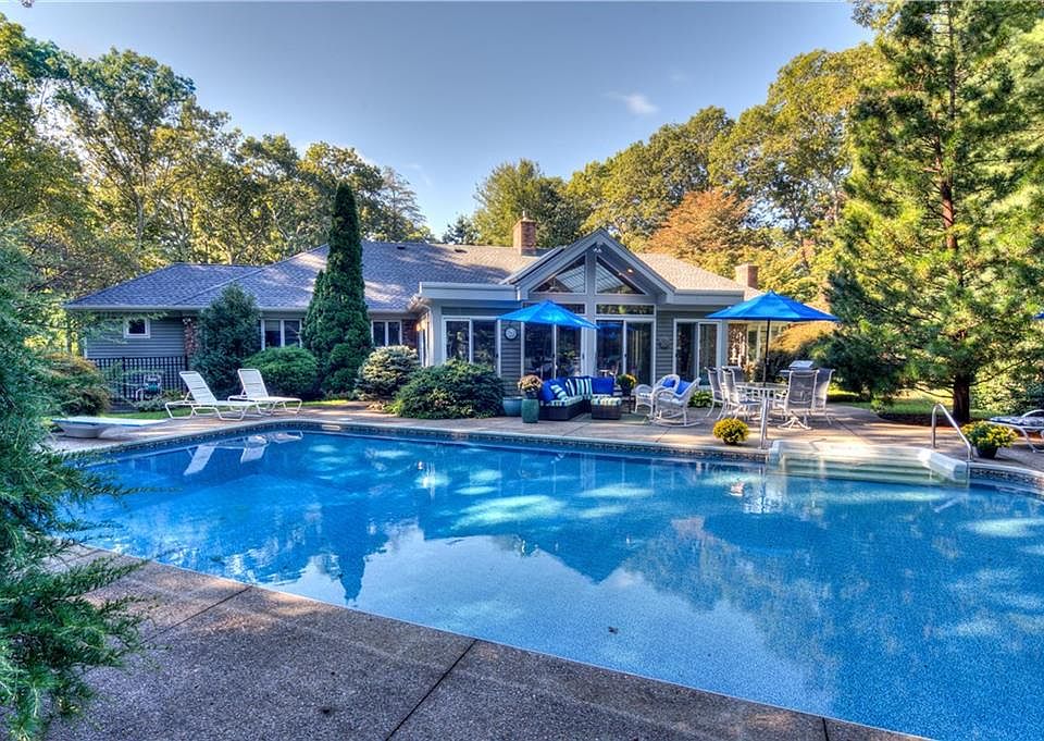 1st image of 300 Tanglewood Dr