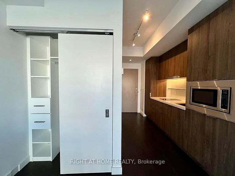 215 Queen St W #2407 — Photo 5