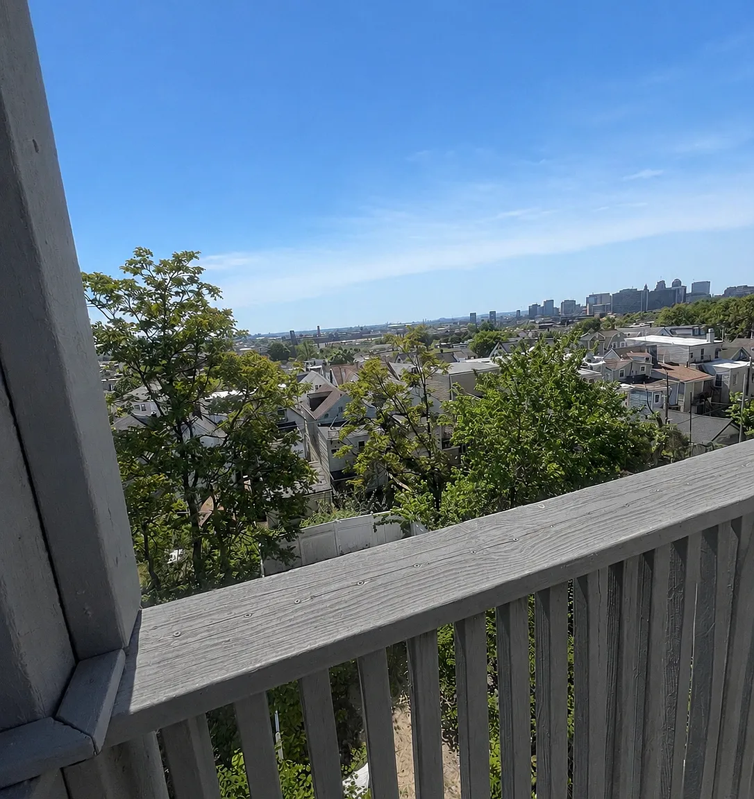 4 bed, 1100 sqft, $2,650 — Photo 2