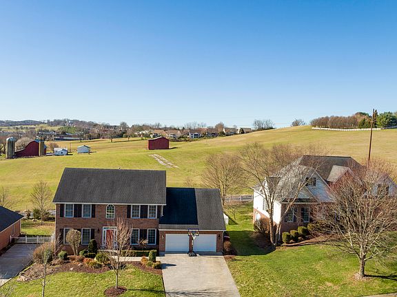 4th image of 113 Emerald Chase Cir