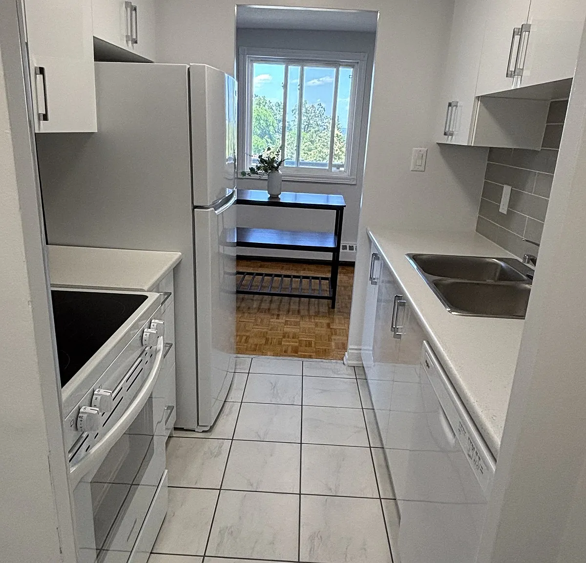 Mayfair Apartments — Photo 1