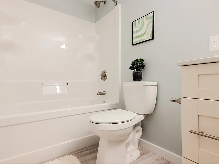 881 Grosvenor Ave — Photo 24