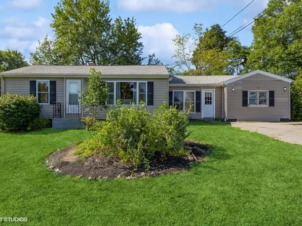 86 Chester St, Tiverton, RI 02878