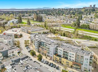 15765 Croydon Dr #414, Surrey, BC V3Z 2L6