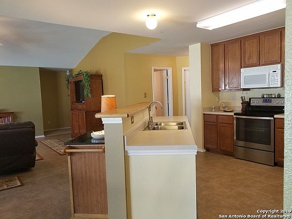 4th image of 16910 Mandolino Ln