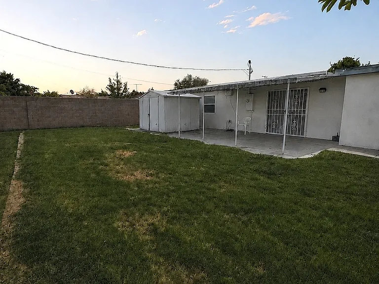Van Wig Ave — Photo 17