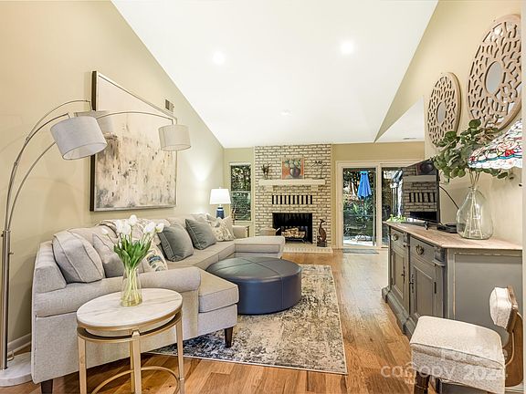 4th image of 9038 Covedale Dr